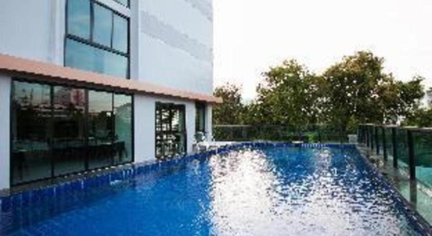 Hotel B2 South